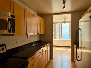 655 W Irving Park Rd in Chicago, IL - Building Photo - Building Photo