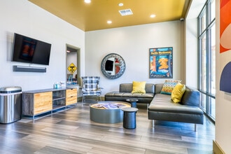 Trax at DuPont Station in Dupont, WA - Foto de edificio - Building Photo