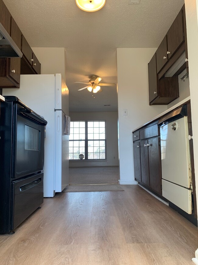 property at 2014 Hobbs Rd SE