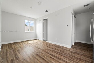 6658 NW 102nd Path in Doral, FL - Building Photo - Building Photo