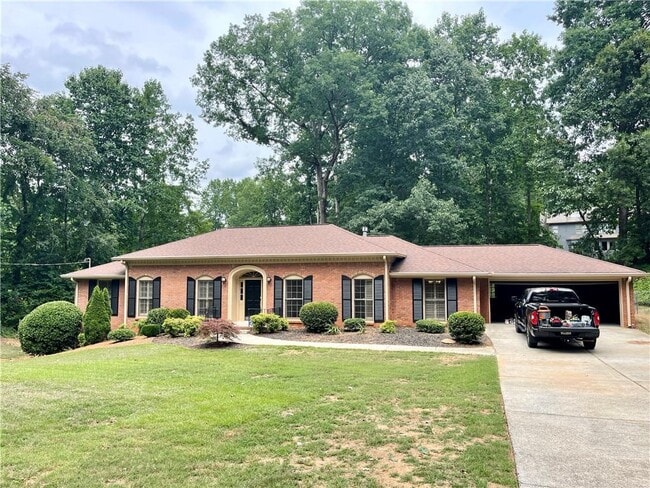 property at 880 Richmond Hill Dr