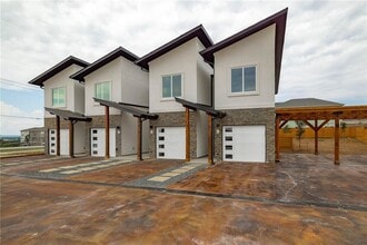 21201 Portsmouth Cove in Lago Vista, TX - Building Photo - Building Photo