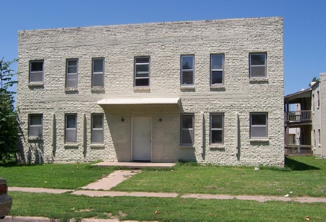 Wellington Place Apartments in Wichita, KS - Building Photo - Building Photo