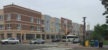 Bloomfield Plaza in Newark, NJ - Building Photo - Building Photo