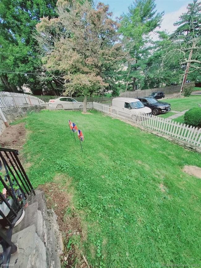 5 Christiano St in Greenwich, CT - Building Photo - Building Photo