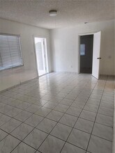 451 E 60th St in Hialeah, FL - Building Photo - Building Photo