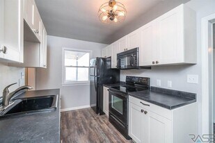 2700 S Summit Ave in Sioux Falls, SD - Building Photo