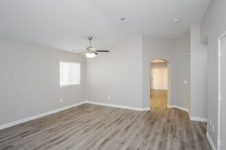 4400 Sandhorse Ct in Las Vegas, NV - Building Photo - Building Photo