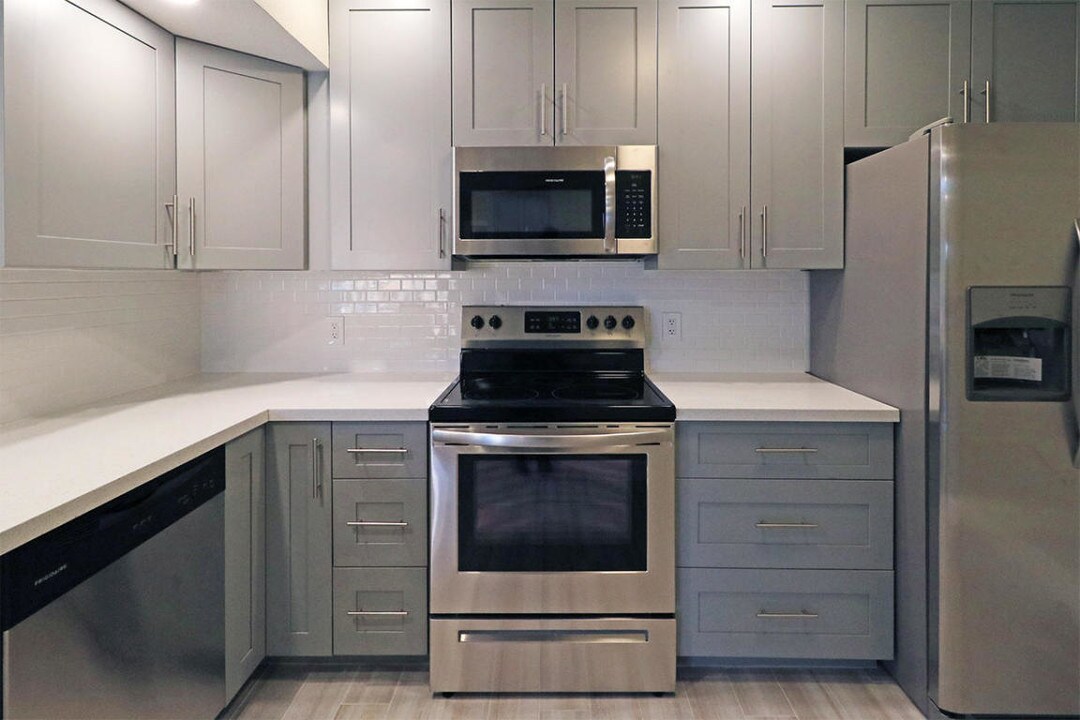 9055 Wiles Rd-Unit -303 in Coral Springs, FL - Building Photo