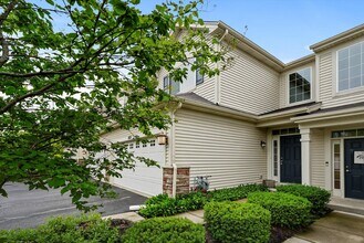 485 S Jade Ln in Round Lake, IL - Building Photo - Building Photo