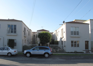 5102 Romaine St in Los Angeles, CA - Building Photo - Building Photo