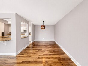 1615 E Central Rd in Arlington Heights, IL - Building Photo - Building Photo