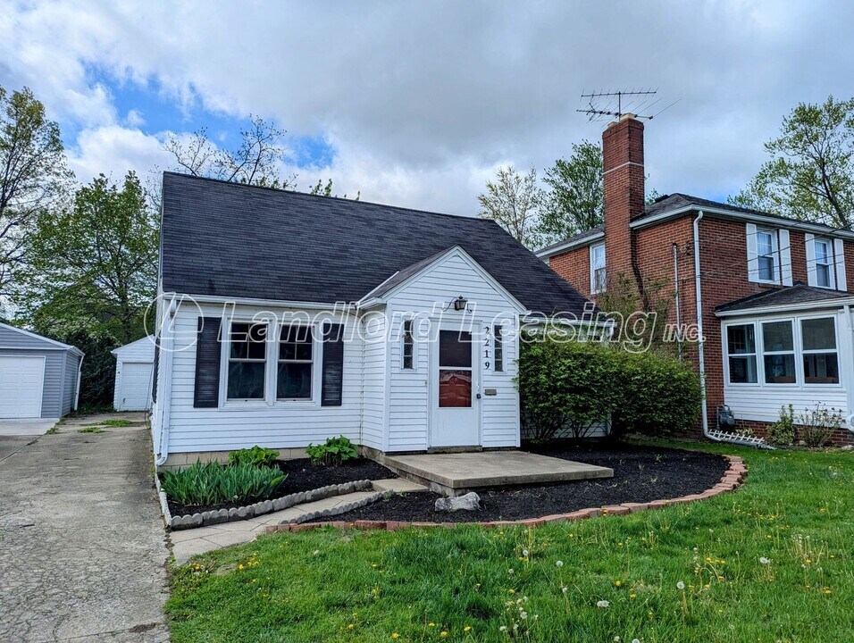 2219 W 14th St in Lorain, OH - Building Photo