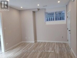 29 Gore Dr in Barrie, ON - Building Photo - Building Photo