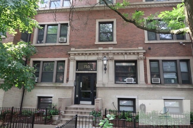 755 W Buena Ave in Chicago, IL - Building Photo - Building Photo