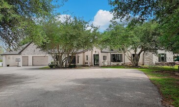 10989 Spell Rd in Tomball, TX - Building Photo - Building Photo