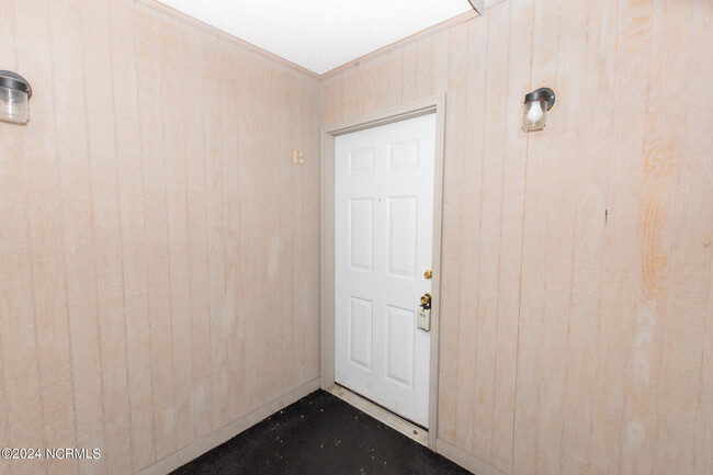 property at 104 Ravenwood Dr