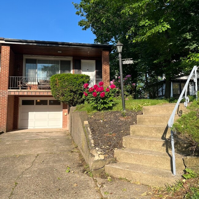 property at 1419 Beechwood Blvd