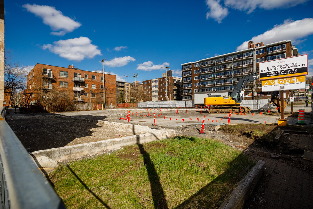 5823 De La Côte Des Neiges Ch in Montréal, QC - Building Photo