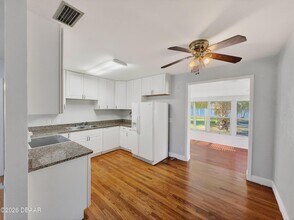 632 Tarragona Way in Daytona Beach, FL - Foto de edificio - Building Photo