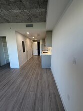 1930 NW 1st Pl, Unit S13 in Miami, FL - Building Photo - Building Photo