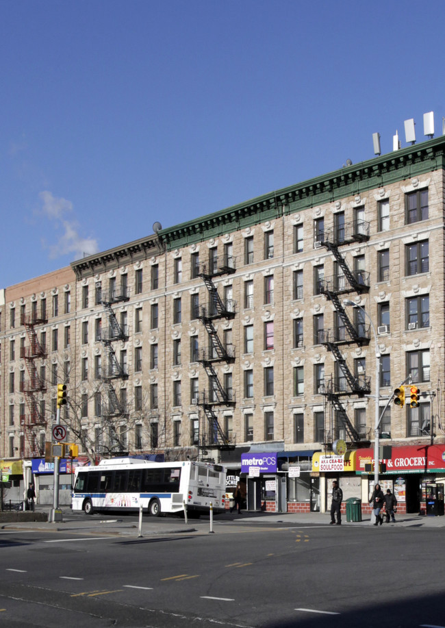 2492 Adam Clayton Powell Jr Blvd in New York, NY - Foto de edificio - Building Photo