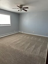 17634 Meadow Creek Dr in Anchorage, AK - Foto de edificio - Building Photo