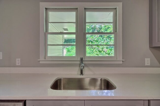 201 Waccamaw Ave in Columbia, SC - Building Photo - Building Photo