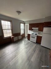 77 Alma St in Waterbury, CT - Building Photo - Building Photo