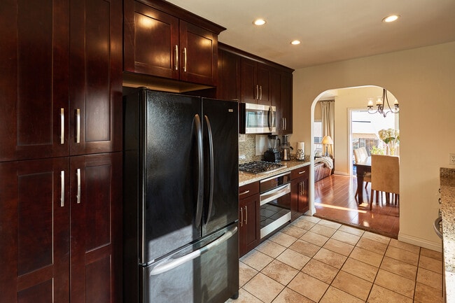 817 10th St in Santa Monica, CA - Building Photo - Building Photo