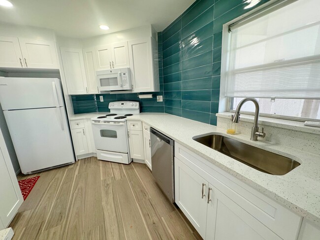 3 Greenway Village N in Royal Palm Beach, FL - Building Photo - Building Photo