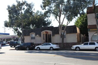 The Courtyards in Long Beach in Long Beach, CA - Building Photo - Building Photo