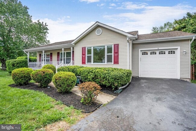property at 13 Thornberry Ln