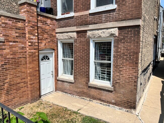 1839 N Hermitage Ave in Chicago, IL - Building Photo - Building Photo