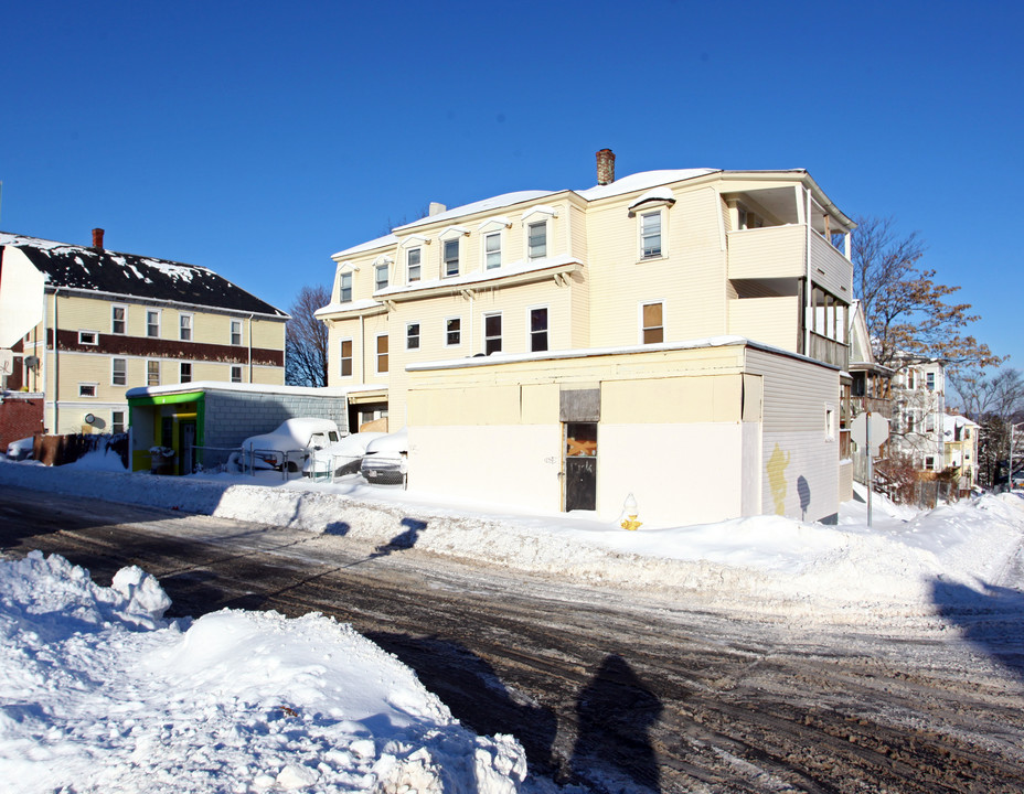 70 Harrison St in Worcester, MA - Foto de edificio