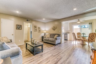 Canyon Club Apartments in Upland, CA - Building Photo