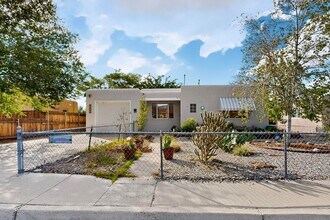 2723 Adams St NE in Albuquerque, NM - Foto de edificio - Building Photo
