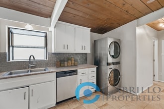 5063 Chaparral Way in San Diego, CA - Building Photo - Building Photo