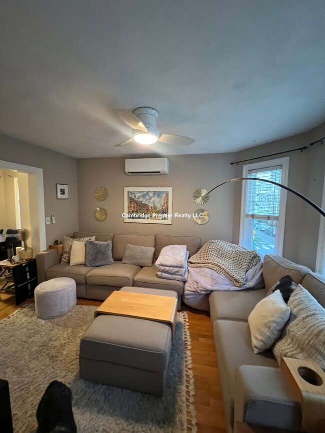 59 Allston St, Unit 2 in Cambridge, MA - Foto de edificio - Building Photo