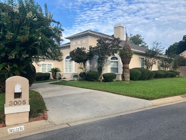 property at 3005 Lake Pointe Cir