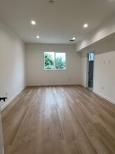 13620 Leadwell St in Van Nuys, CA - Foto de edificio - Building Photo