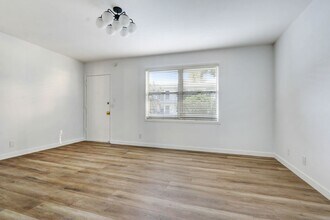 300 California Ave in Santa Monica, CA - Building Photo - Building Photo