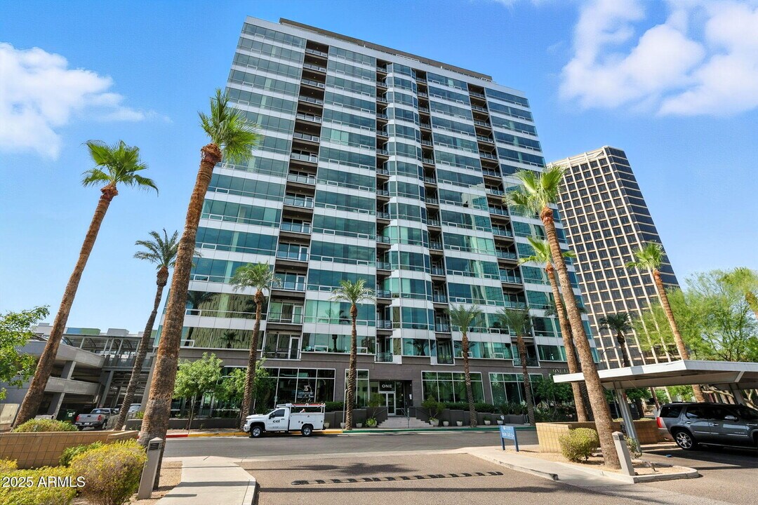 1 E Lexington Ave in Phoenix, AZ - Building Photo