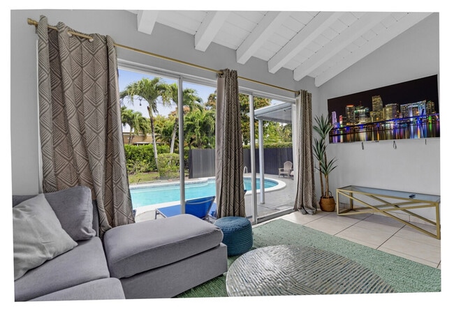 425 NE 105th St, Unit SI ID1439294P in Miami Shores, FL - Foto de edificio - Building Photo