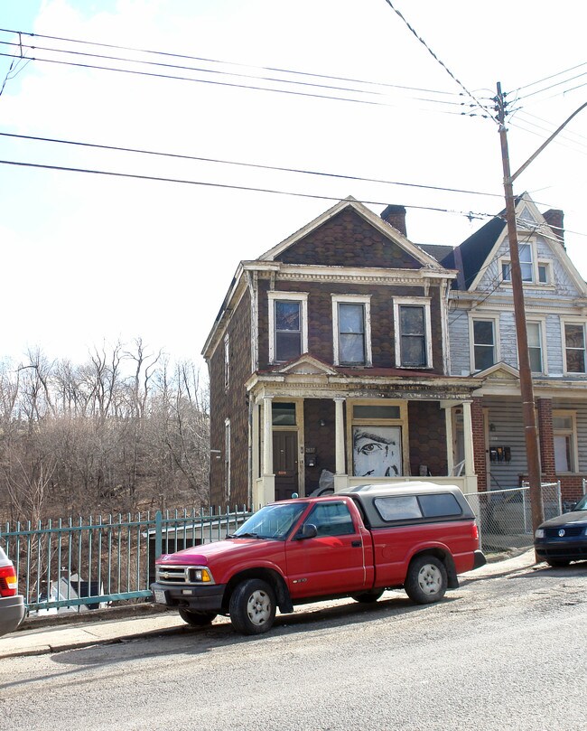 2637 S 18th St in Pittsburgh, PA - Building Photo - Building Photo