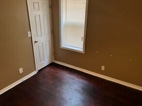 7948 S Drexel Ave, Unit 2 in Chicago, IL - Building Photo - Building Photo