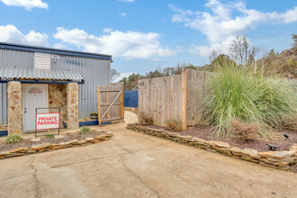 100       Strickland Dr in Roebuck, SC - Foto de edificio - Building Photo