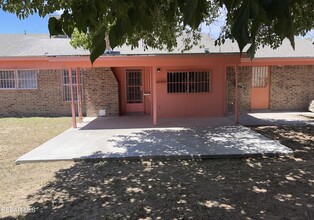 10604 Coralstone Dr in El Paso, TX - Building Photo - Building Photo