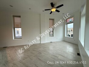 79 S Grove Ave in Elgin, IL - Building Photo - Building Photo