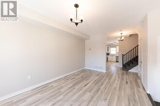 15 Barley Ln in Hamilton, ON - Building Photo - Building Photo